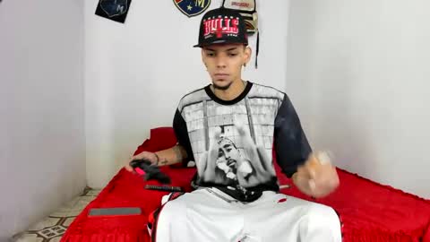 Snapshot of johan_and_antonella chatting on February 2025 11:17:01 PM johan_and_antonella online show from February 2025 11:17:01 PM