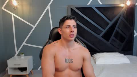 Snapshot of johan_williams_07 chatting on December 2024 07:54:01 AM Johan Williams online show from December 2024 07:54:01 AM