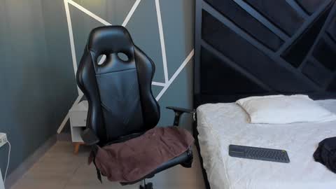 Snapshot of johan_williams_07 chatting on December 2024 10:05:02 AM Johan Williams online show from December 2024 10:05:02 AM