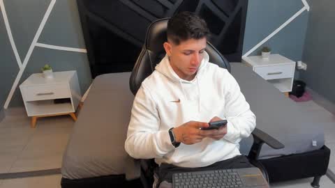 Snapshot of johan_williams_07 chatting on December 2024 04:11:01 AM Johan Williams online show from December 2024 04:11:01 AM