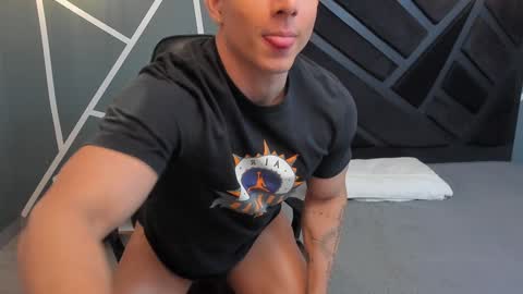 Snapshot of johan_williams_07 chatting on December 2024 02:33:01 PM Johan Williams online show from December 2024 02:33:01 PM