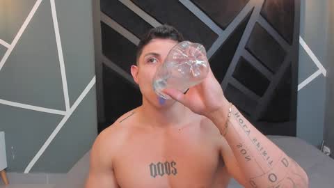 Snapshot of johan_williams_07 chatting on January 2025 07:21:02 AM Johan Williams online show from January 2025 07:21:02 AM