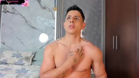 Snapshot of johan_williams_07 chatting on October 2025 02:48:01 AM Johan Williams online show from October 2025 02:48:01 AM