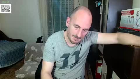 Snapshot of johanbarker chatting on March 2025 10:05:02 AM Johan online show from March 2025 10:05:02 AM