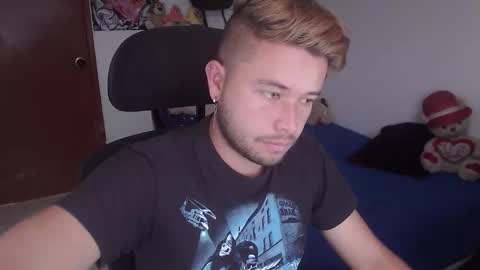 JOHAN independient model online show from November 2025 02:31:02 PM