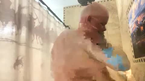 Snapshot of john40a chatting on September 2025 02:24:01 AM John online show from September 2025 02:24:01 AM