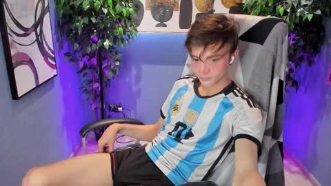 Snapshot of john_weasley chatting on September 2025 08:20:02 PM John online show from September 2025 08:20:02 PM