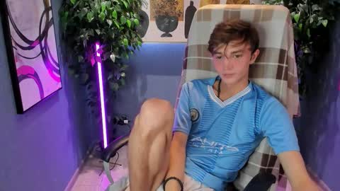 Snapshot of john_weasley chatting on September 2025 08:08:01 PM John online show from September 2025 08:08:01 PM