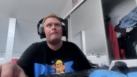 johnfernandez784 online show from August 2026 02:22:01 PM