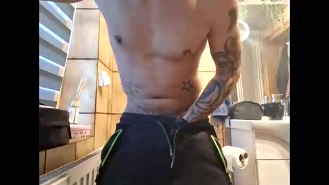 Snapshot of johnlong25cm chatting on December 2024 08:28:02 AM johnlong25cm online show from December 2024 08:28:02 AM