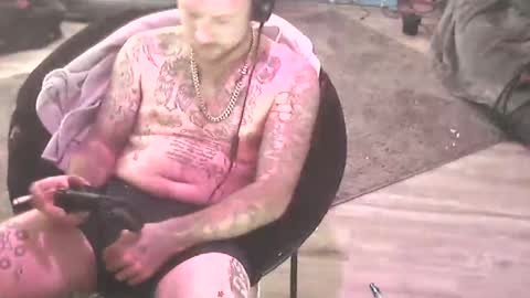 johnniejohnnied online show from December 2024 07:22:01 PM