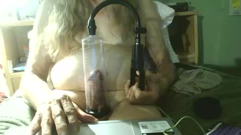 johnnieq1971 online show from May 2026 02:42:01 AM
