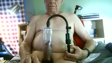 johnnieq1971 online show from May 2026 11:57:01 PM