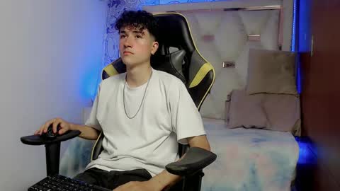 johnny_cagee online show from November 2025 05:17:01 AM