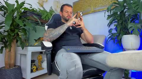 JOHNNY online show from May 2026 01:22:02 AM