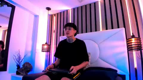 Snapshot of johnsonisaac94_ chatting on September 2025 12:25:01 AM johnsonisaac94 online show from September 2025 12:25:01 AM