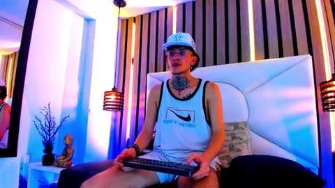 Snapshot of johnsonisaac94_ chatting on October 2025 03:06:01 AM johnsonisaac94 online show from October 2025 03:06:01 AM