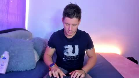 johnycooper08 online show from July 2026 12:34:01 PM