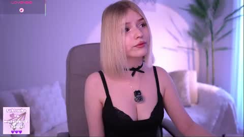 Snapshot of joice_queen chatting on July 2026 08:45:02 AM Paula online show from July 2026 08:45:02 AM