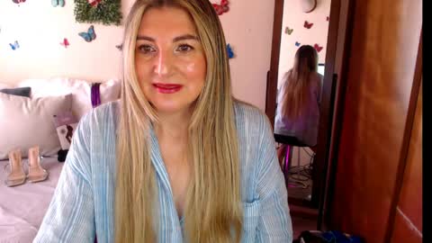 Snapshot of jolie_mature_ chatting on June 2026 07:14:01 PM Jolie Mature online show from June 2026 07:14:01 PM