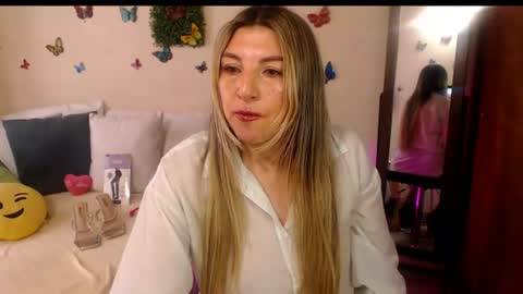 Snapshot of jolie_mature_ chatting on June 2026 09:05:02 PM Jolie Mature online show from June 2026 09:05:02 PM
