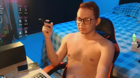 Snapshot of josh_18cm chatting on October 2025 09:53:02 AM josh_18cm online show from October 2025 09:53:02 AM