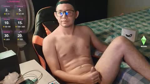 Snapshot of josh_18cm chatting on October 2025 09:52:02 AM josh_18cm online show from October 2025 09:52:02 AM