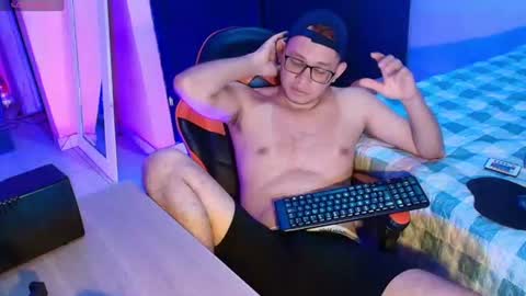 Snapshot of josh_18cm chatting on November 2025 10:58:02 AM josh_18cm online show from November 2025 10:58:02 AM