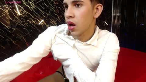 joshua_saenz_ online show from May 2026 11:34:01 PM