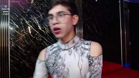 joshua_saenz_ online show from May 2026 10:48:01 PM