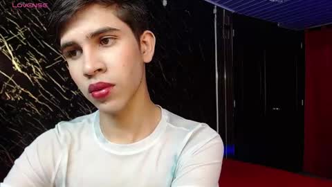 joshua_saenz_ online show from June 2026 11:28:01 PM