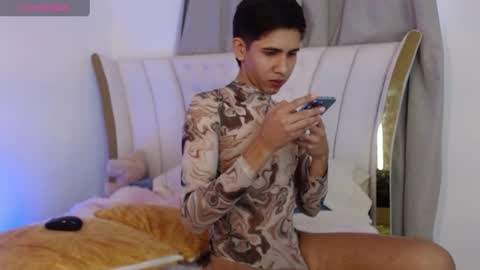 joshua_saenz_ online show from July 2026 07:15:02 PM