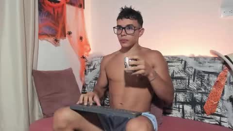 Im Jouliano online show from October 2025 10:04:01 PM