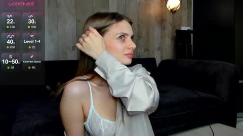 Snapshot of ju_lii chatting on December 2024 06:05:01 PM Julia and Julia online show from December 2024 06:05:01 PM