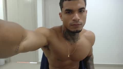 juan_gomez_1 online show from February 2025 01:16:02 PM