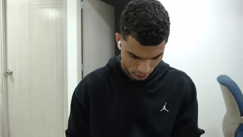 juan_gomez_1 online show from February 2025 11:36:01 AM