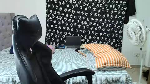 juan_gomez_1 online show from November 2025 11:18:01 PM