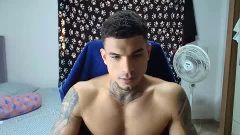 juan_gomez_1 online show from November 2025 03:33:02 PM