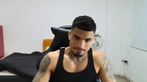 juan_gomez_1 online show from November 2025 11:07:02 PM