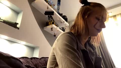 Lola online show from October 2025 10:05:02 AM