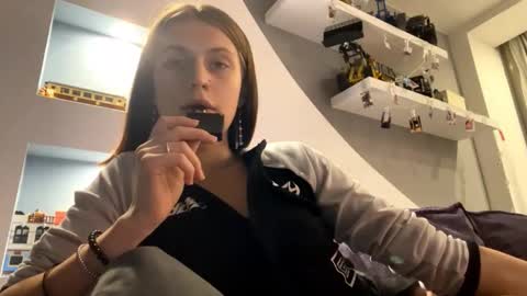 Lola online show from November 2025 03:11:02 PM