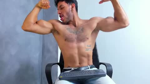 Juan Esteban online show from July 2026 02:13:01 PM
