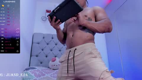 independent model online show from February 2025 04:37:01 AM