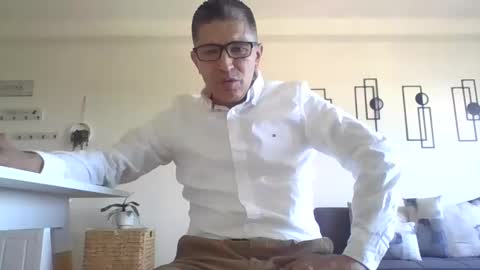 juanearth1 online show from June 2026 09:53:02 PM