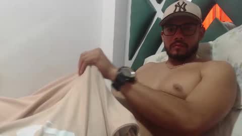 Snapshot of juanfe_style chatting on November 2025 08:20:01 PM juanfe_style online show from November 2025 08:20:01 PM