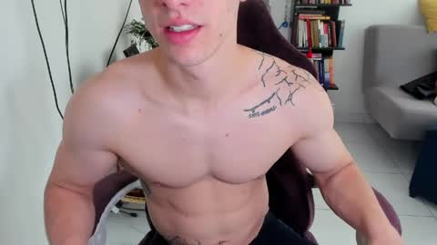 Snapshot of juanisimo_ chatting on April 2026 06:42:02 PM JUANISIMO online show from April 2026 06:42:02 PM