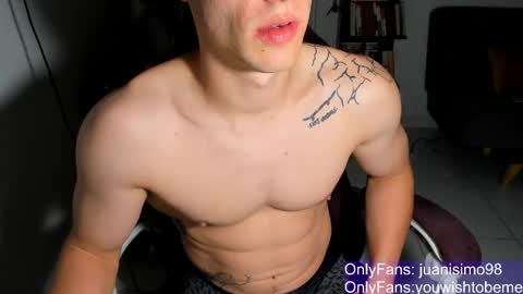 Snapshot of juanisimo_ chatting on May 2026 01:56:02 AM JUANISIMO online show from May 2026 01:56:02 AM