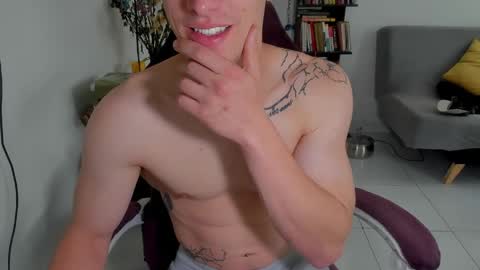 Snapshot of juanisimo_ chatting on May 2026 03:39:02 PM JUANISIMO online show from May 2026 03:39:02 PM