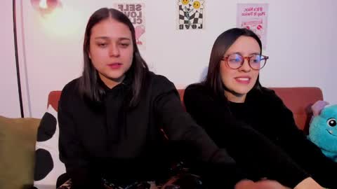 juanitaaa_ online show from June 2026 04:25:02 AM
