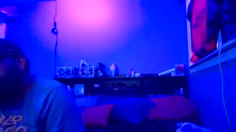 Juiceepawwg420 online show from June 2026 05:28:01 PM